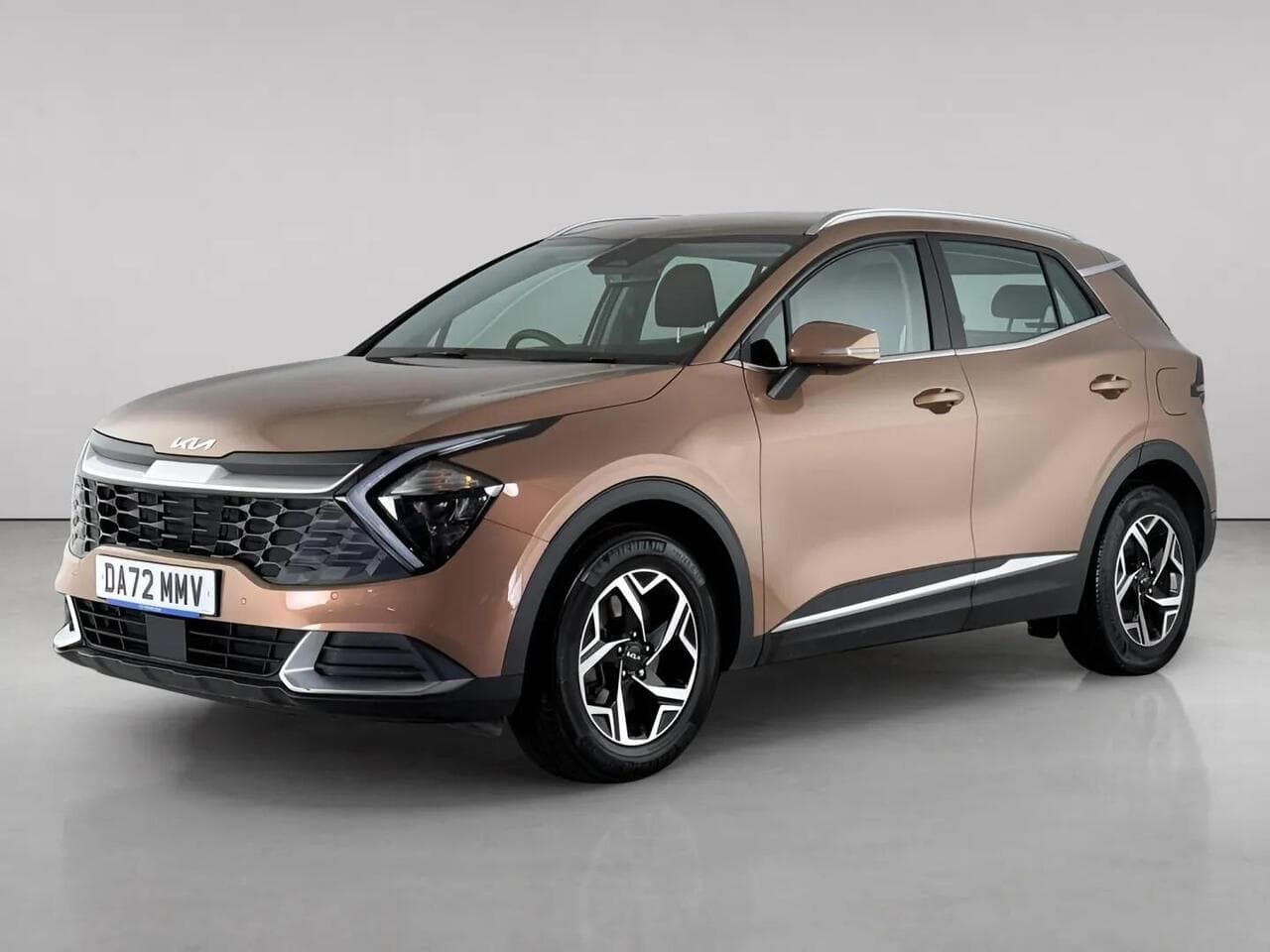 Kia Sportage thumbnail Front Left