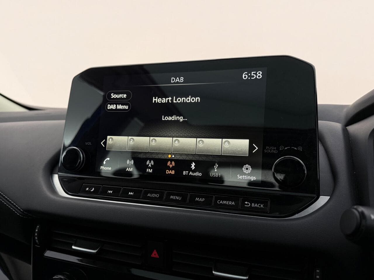 Nissan Qashqai thumbnail Infotainment System