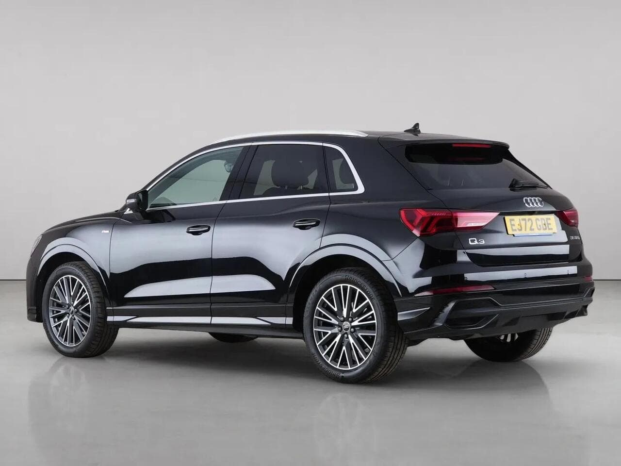 Audi Q3 thumbnail Side Left