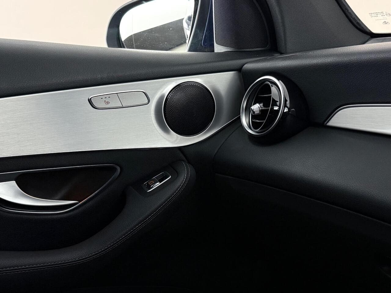 Mercedes-Benz GLC thumbnail Interior Front