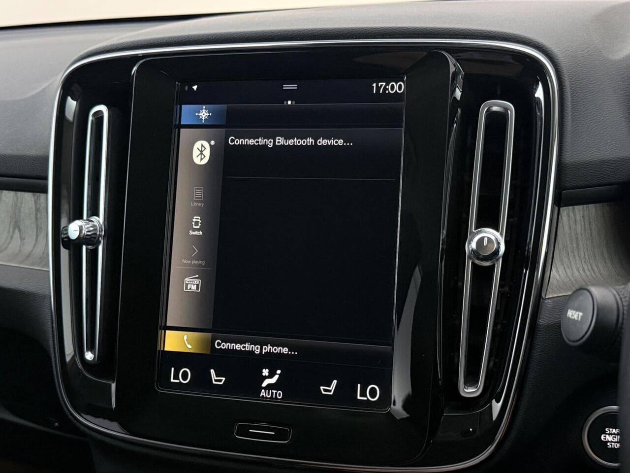 Volvo XC40 thumbnail Infotainment System
