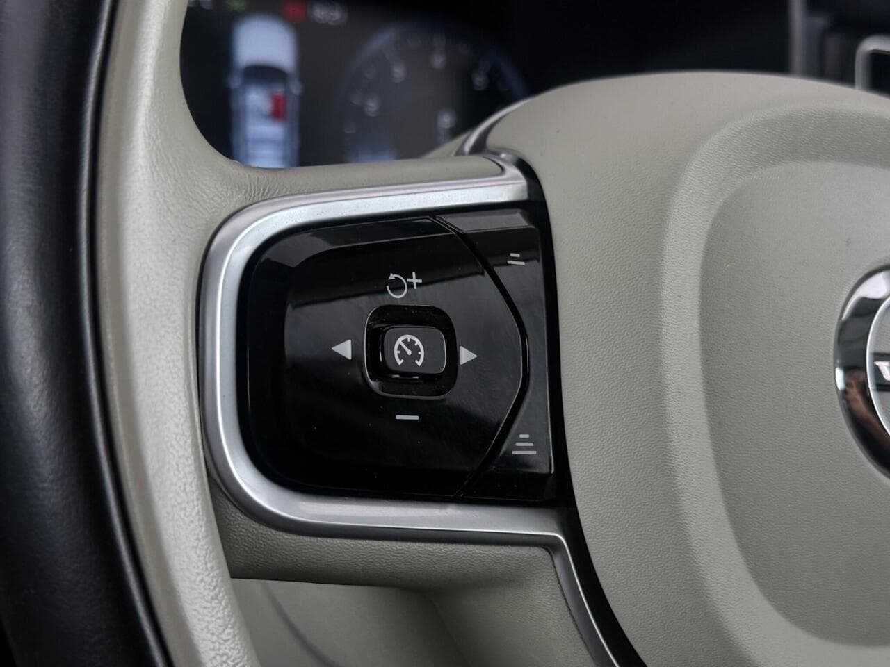 Volvo XC60 thumbnail Misc Controls