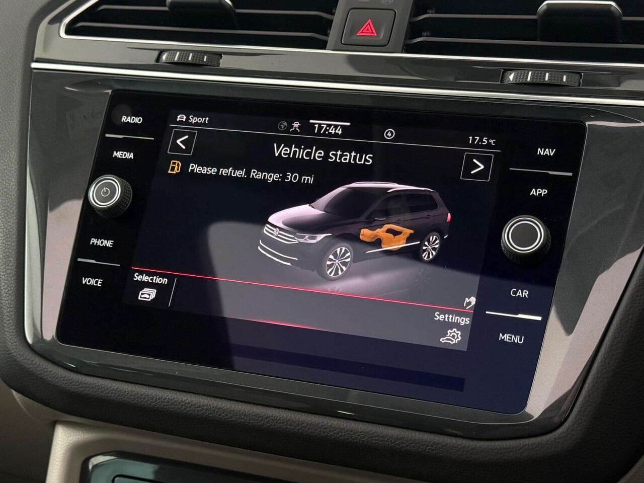Volkswagen Tiguan thumbnail Infotainment System