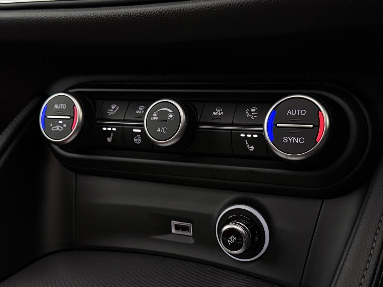 Alfa Romeo Stelvio thumbnail Misc Controls