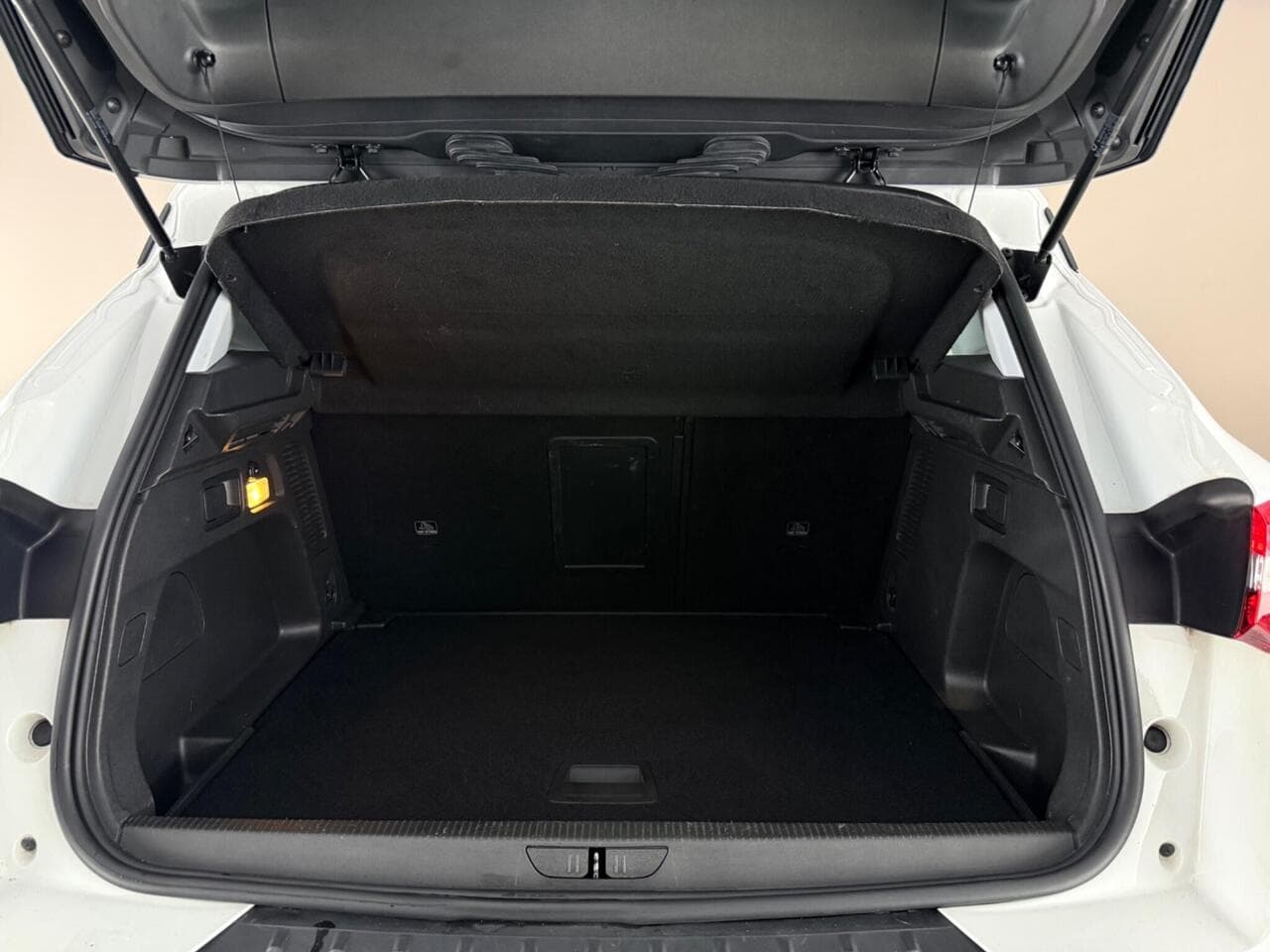 Vauxhall Grandland X thumbnail Boot