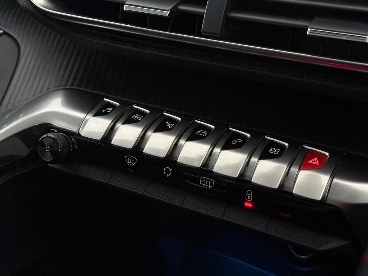 Peugeot 5008 thumbnail Misc Controls