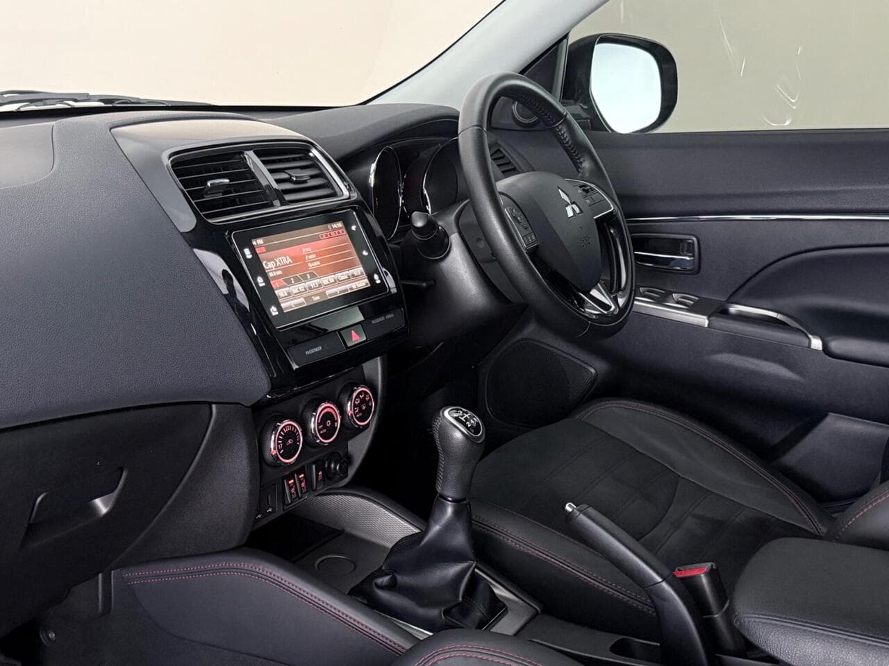 Mitsubishi ASX thumbnail Interior Front
