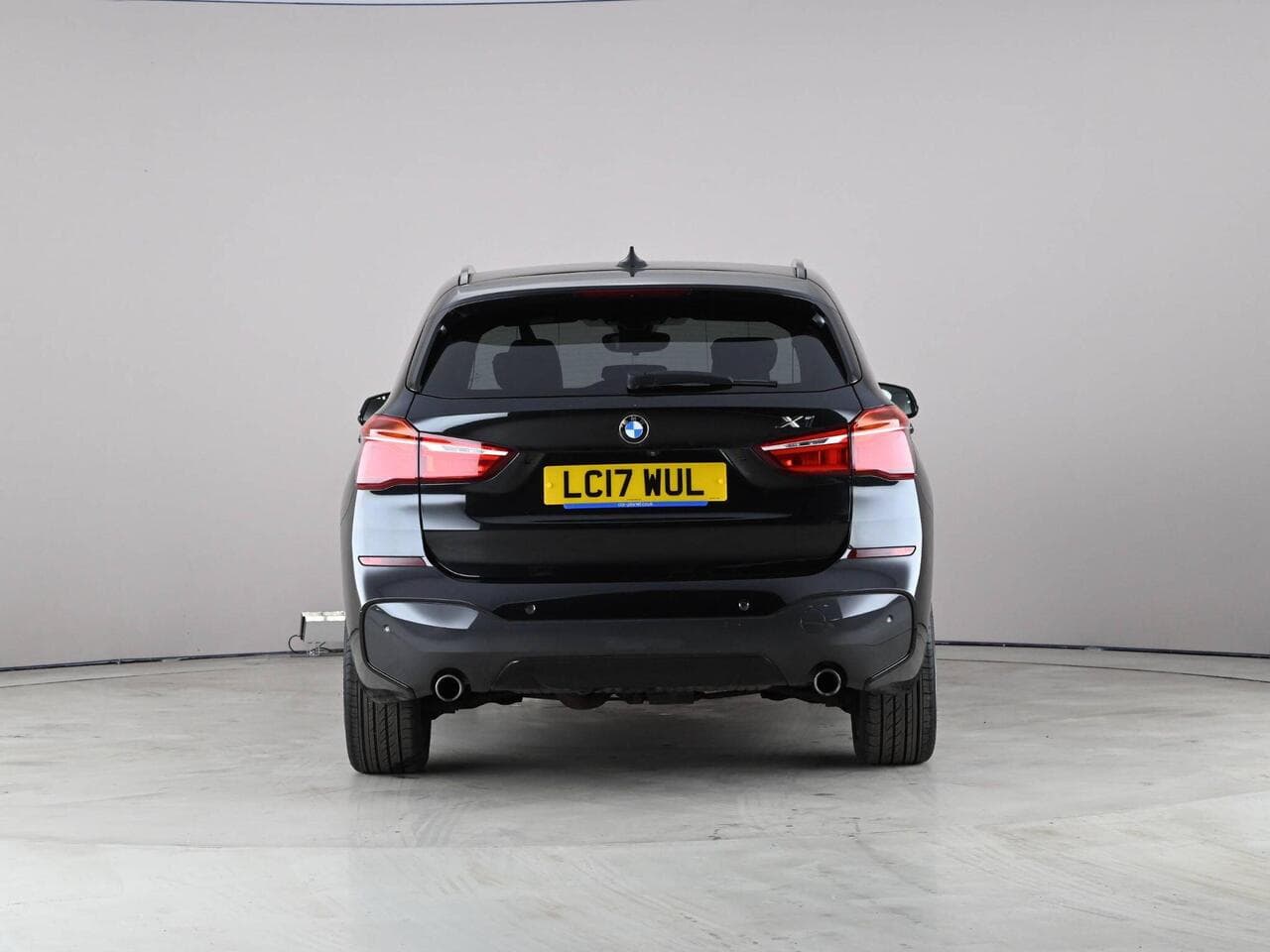 BMW X1 thumbnail Rear