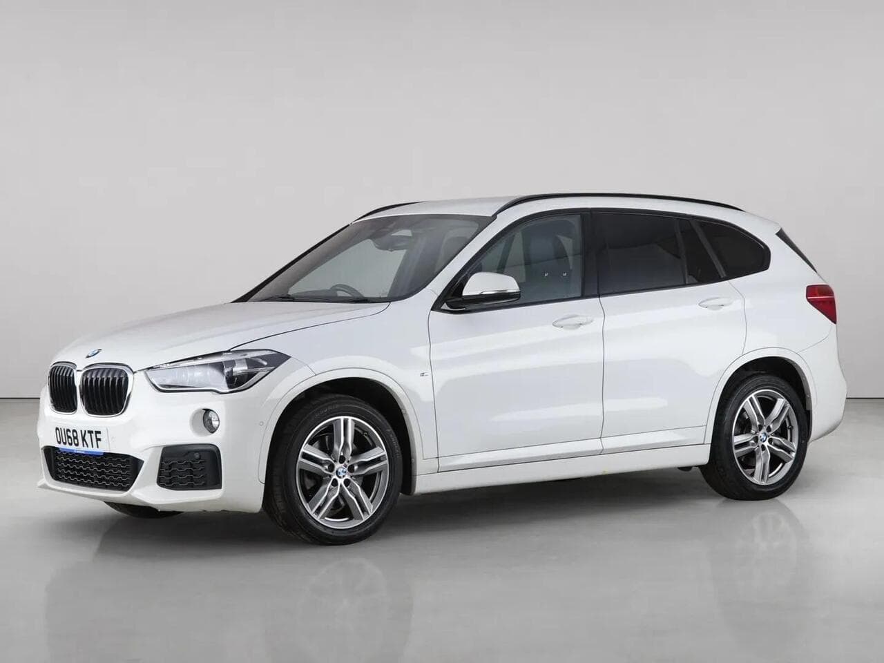 BMW X1 thumbnail Front Left