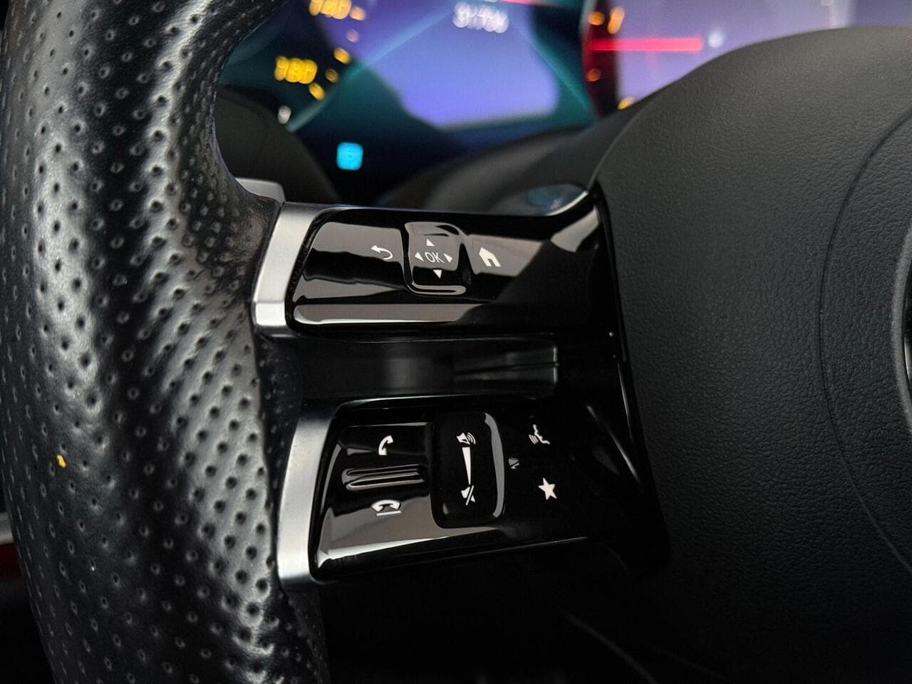 Mercedes-Benz E Class thumbnail Misc Controls