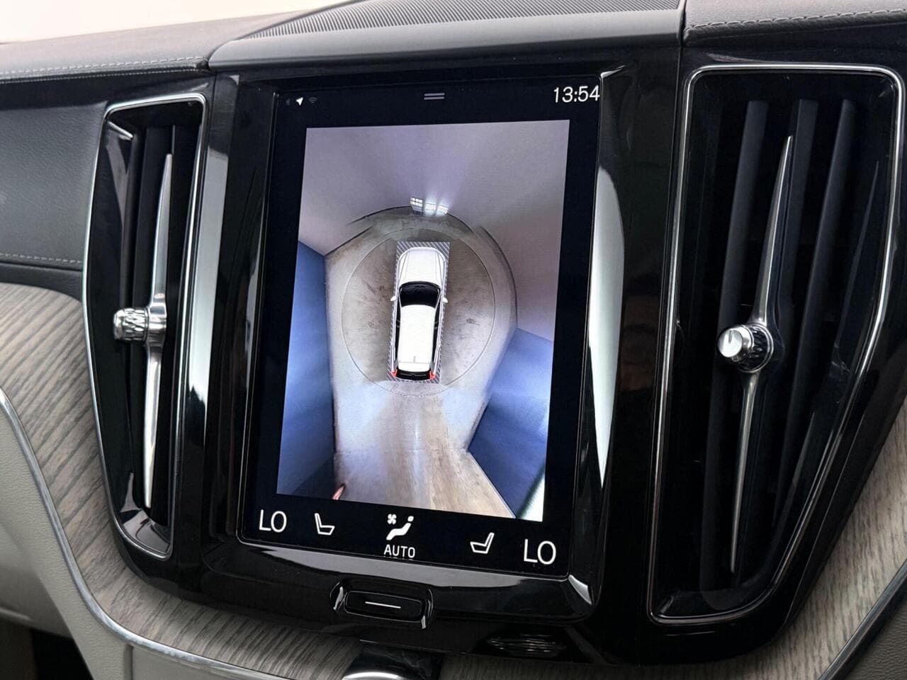 Volvo XC60 thumbnail Infotainment System