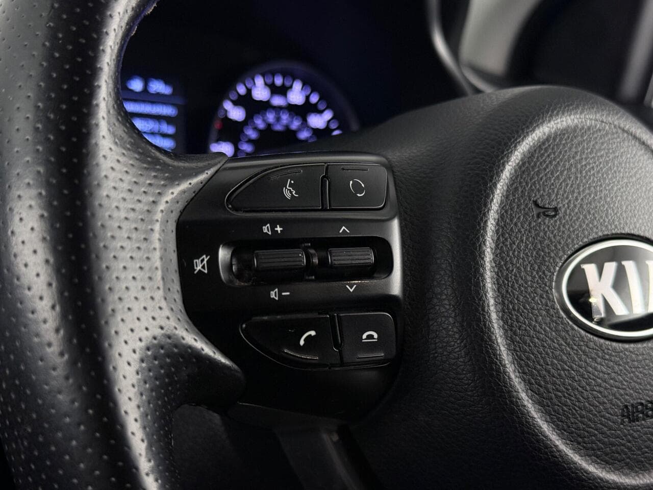 Kia Stonic thumbnail Misc Controls