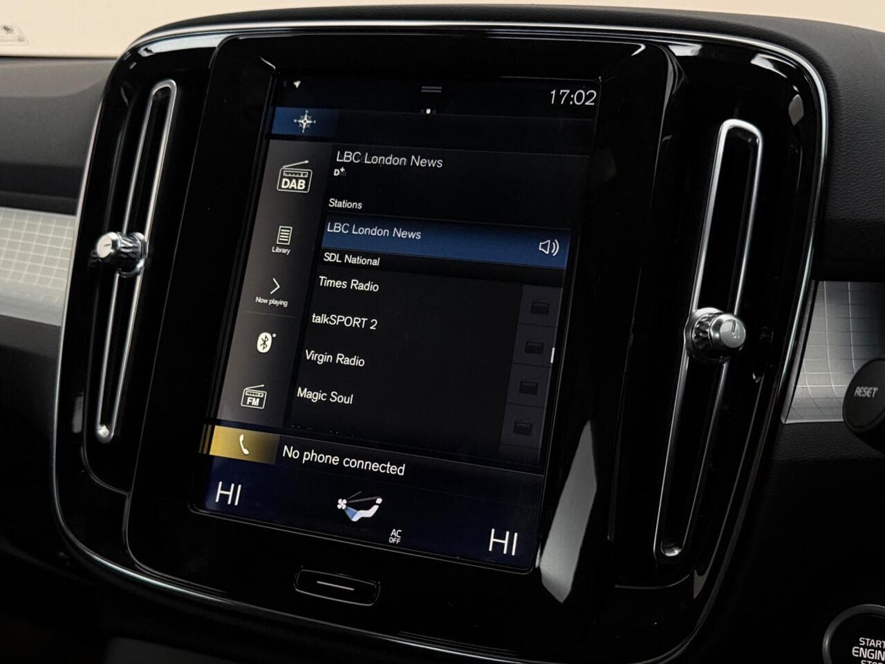 Volvo XC40 thumbnail Infotainment System
