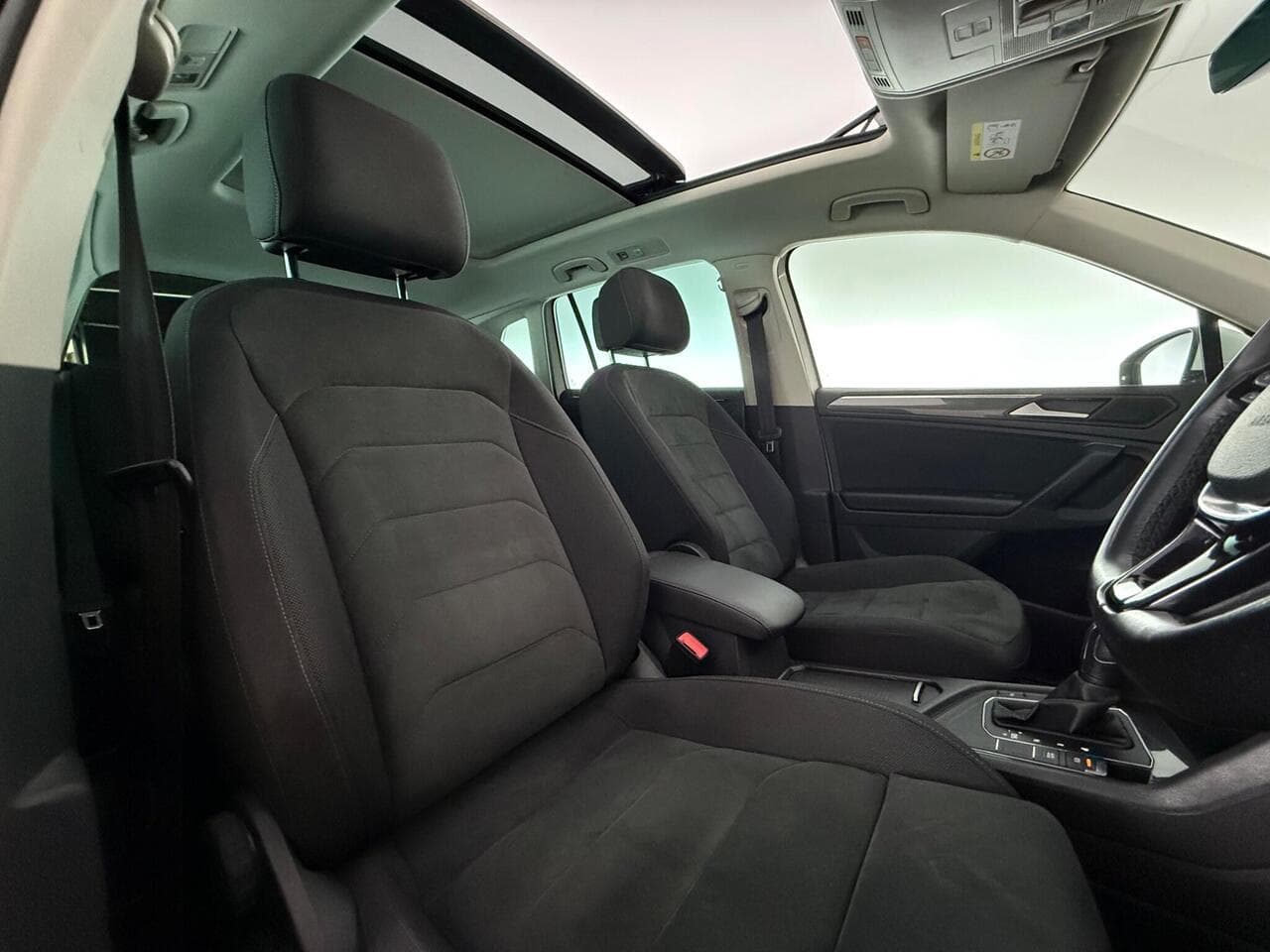 Volkswagen Tiguan thumbnail Seat Driver