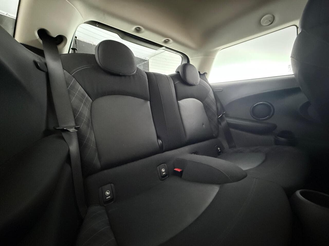 MINI Hatch thumbnail Seats Rear