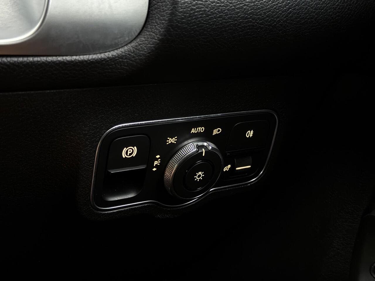 Mercedes-Benz GLB thumbnail Misc Controls
