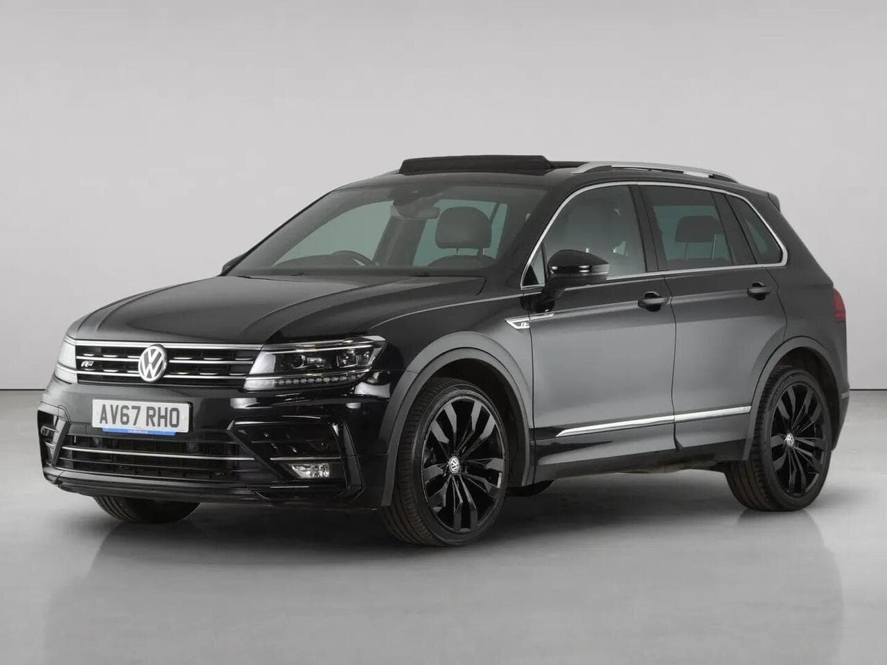 Volkswagen Tiguan thumbnail Front Left
