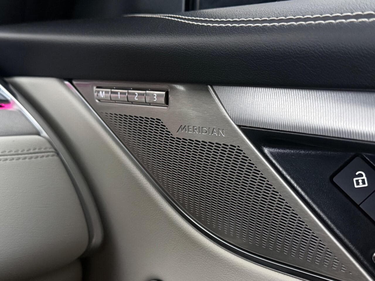 Jaguar F-PACE thumbnail Misc Controls