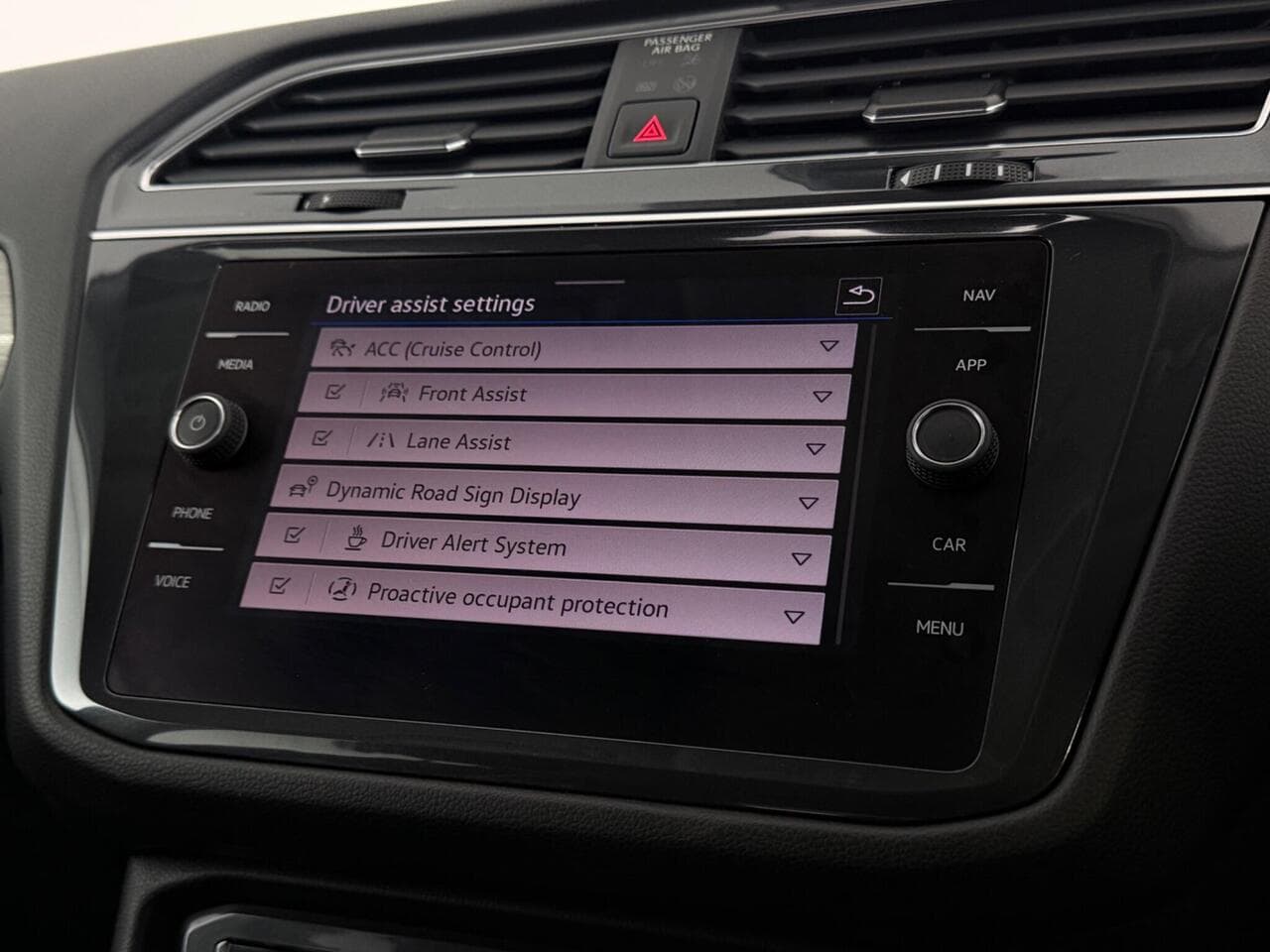 Volkswagen Tiguan Allspace thumbnail Infotainment System