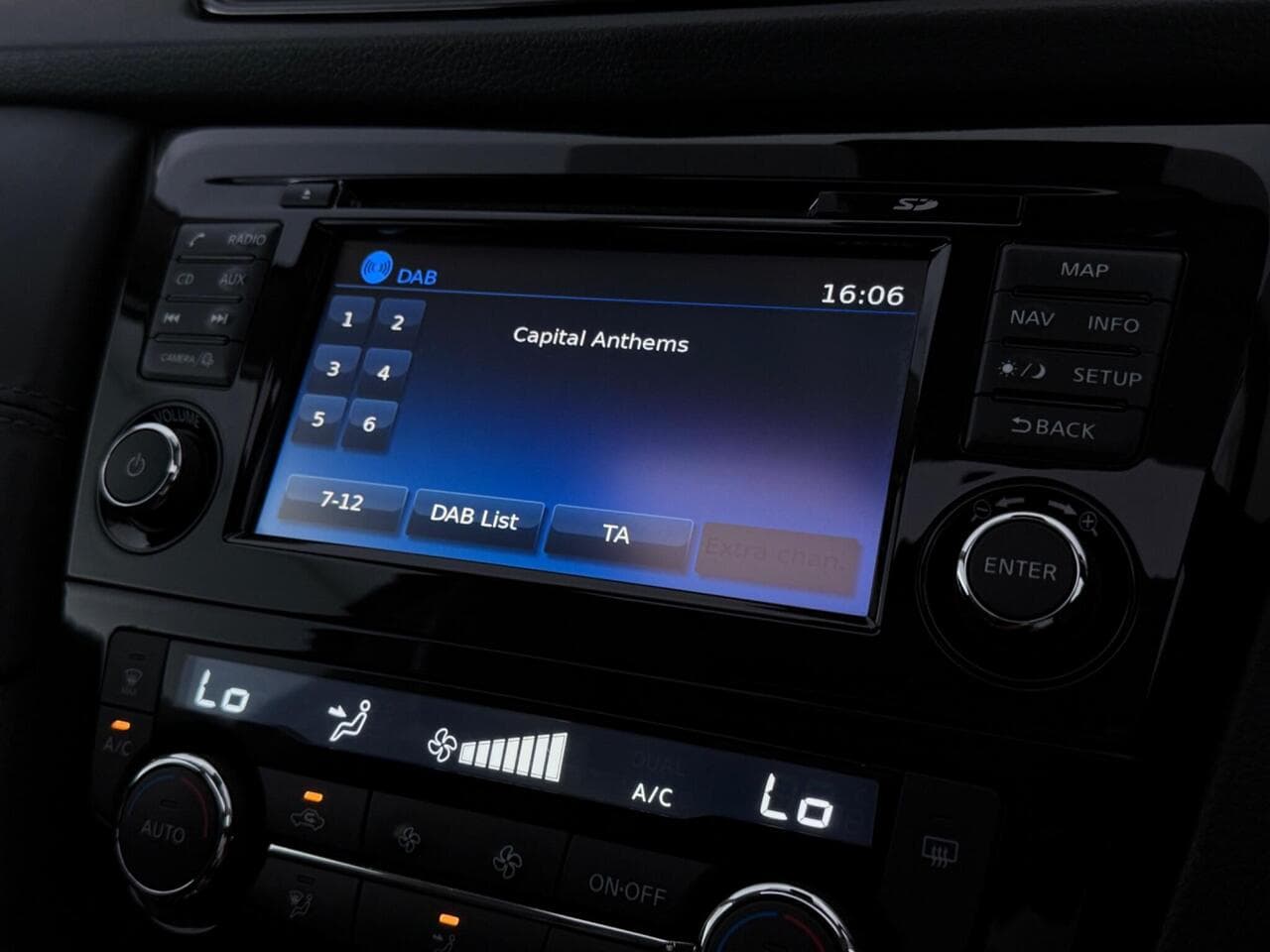 Nissan X-Trail thumbnail Infotainment System