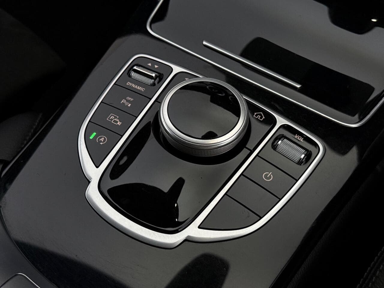 Mercedes-Benz C Class thumbnail Interior Front