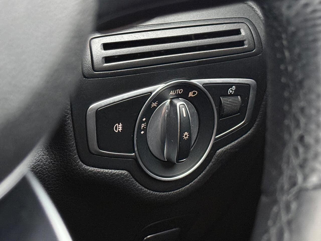Mercedes-Benz GLC thumbnail Misc Controls