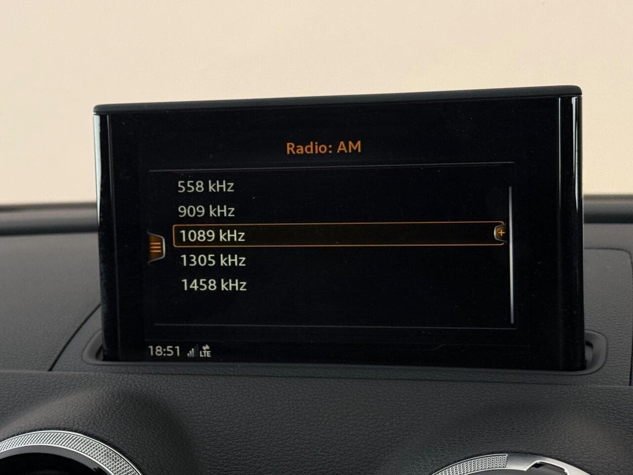 Audi A3 Cabriolet thumbnail Infotainment System