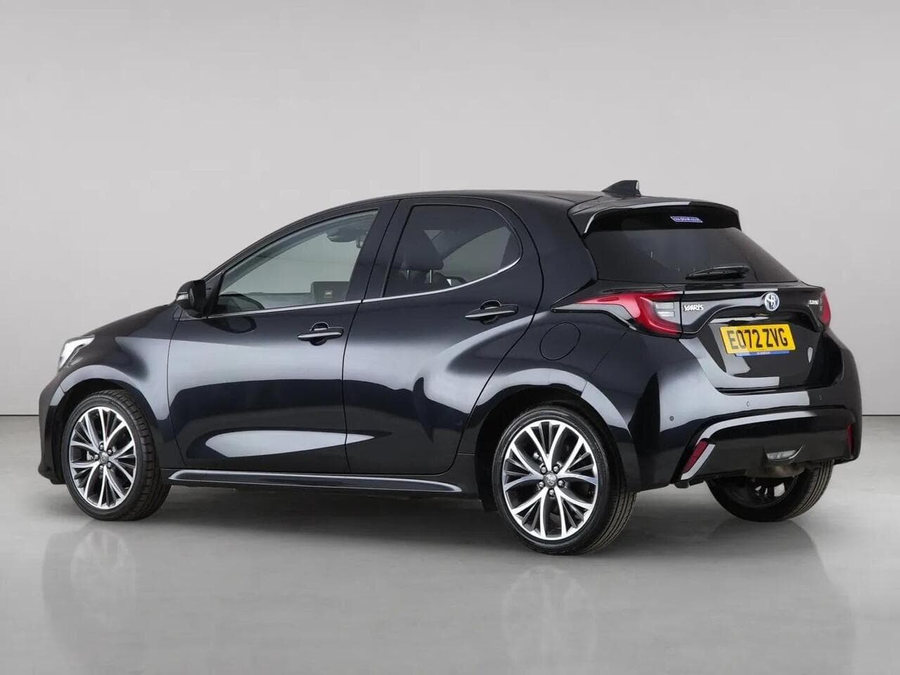 Toyota Yaris thumbnail Side Left