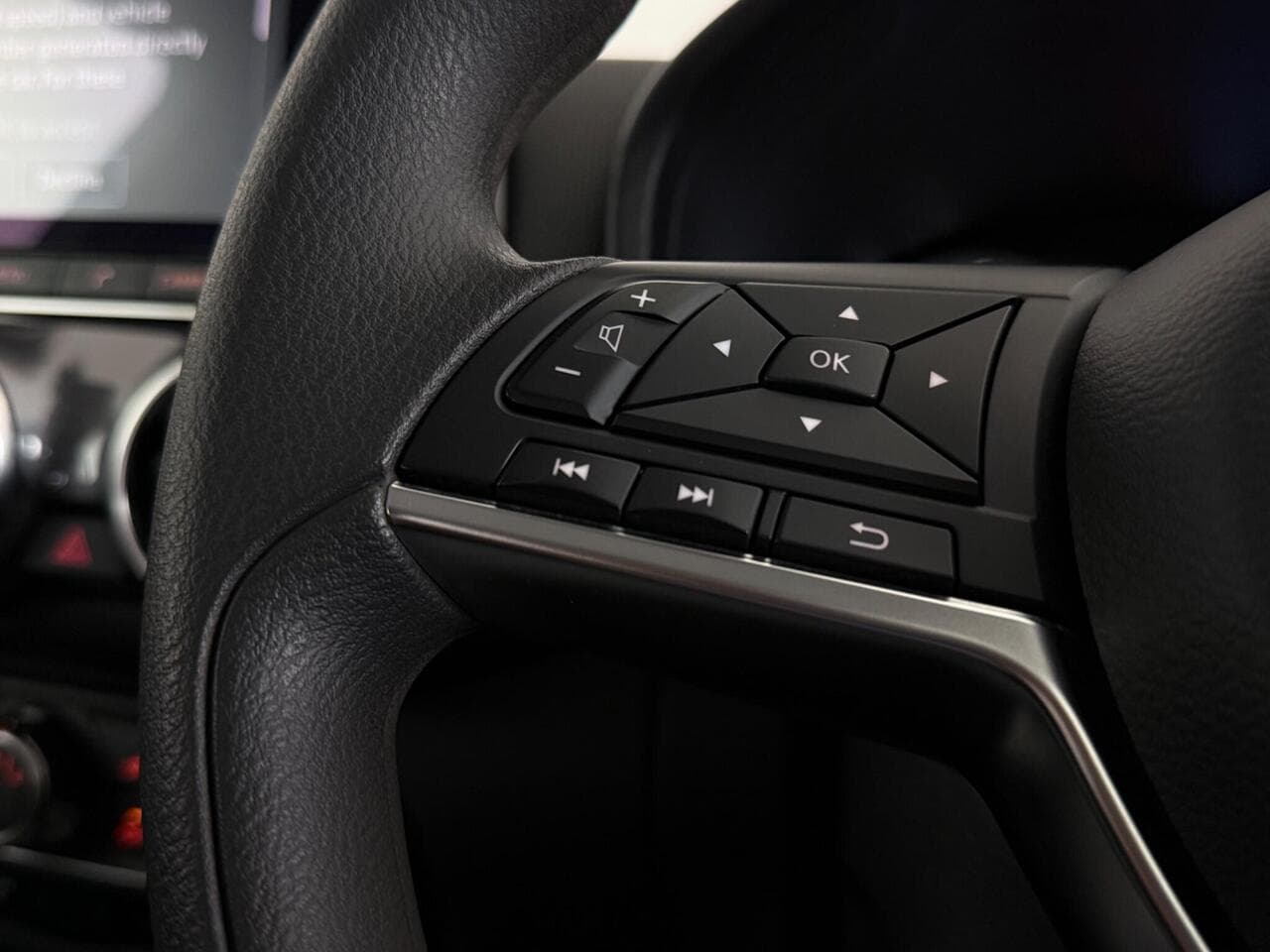 Nissan Juke thumbnail Misc Controls