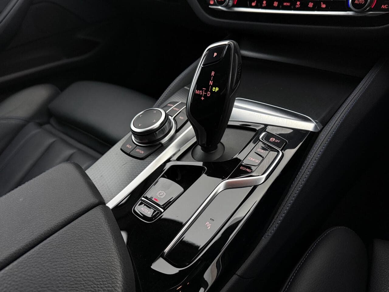 BMW 5 Series thumbnail Interior Front