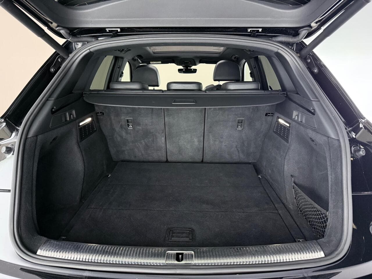 Audi Q5 thumbnail Boot