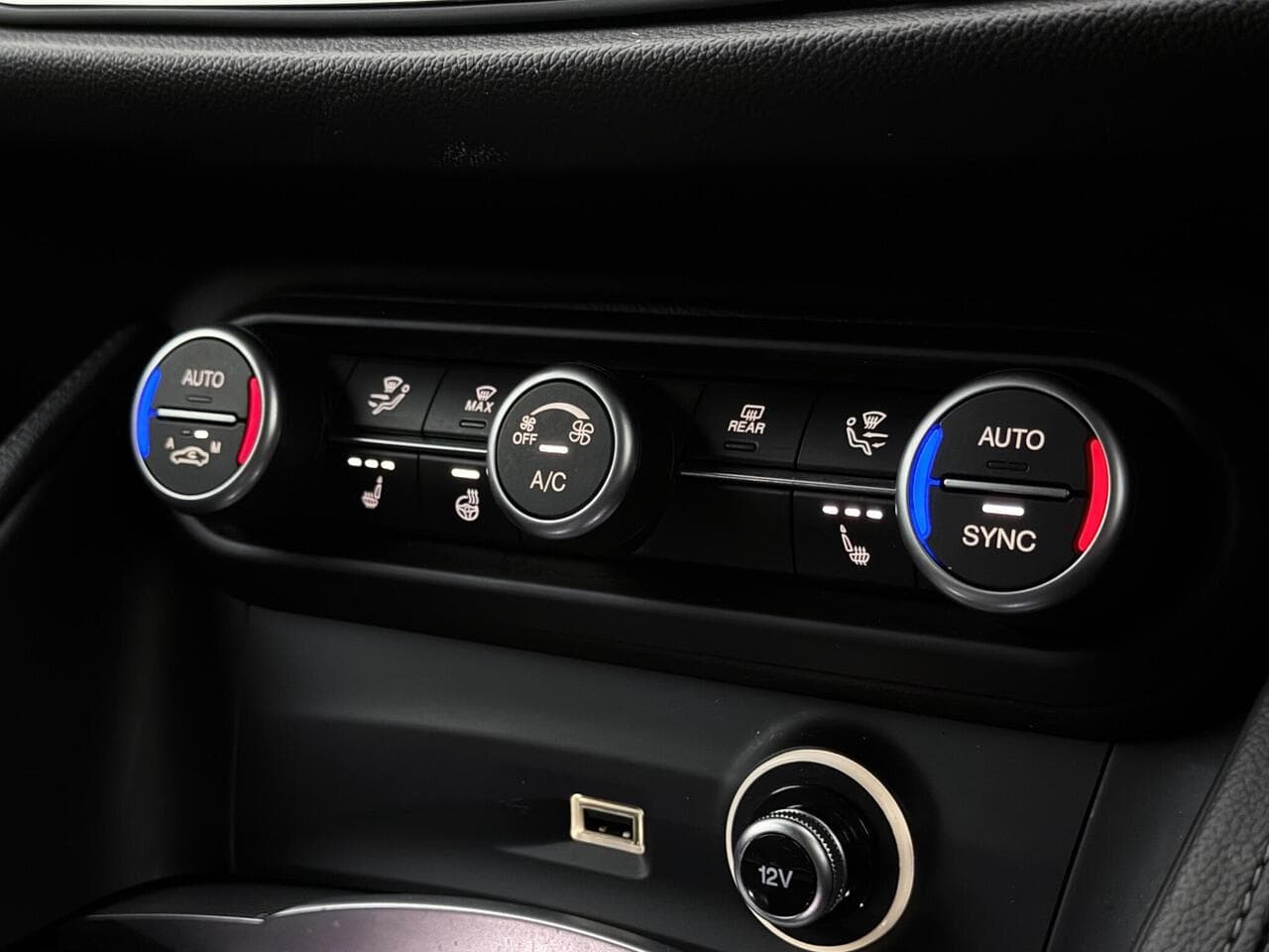 Alfa Romeo Stelvio thumbnail Misc Controls