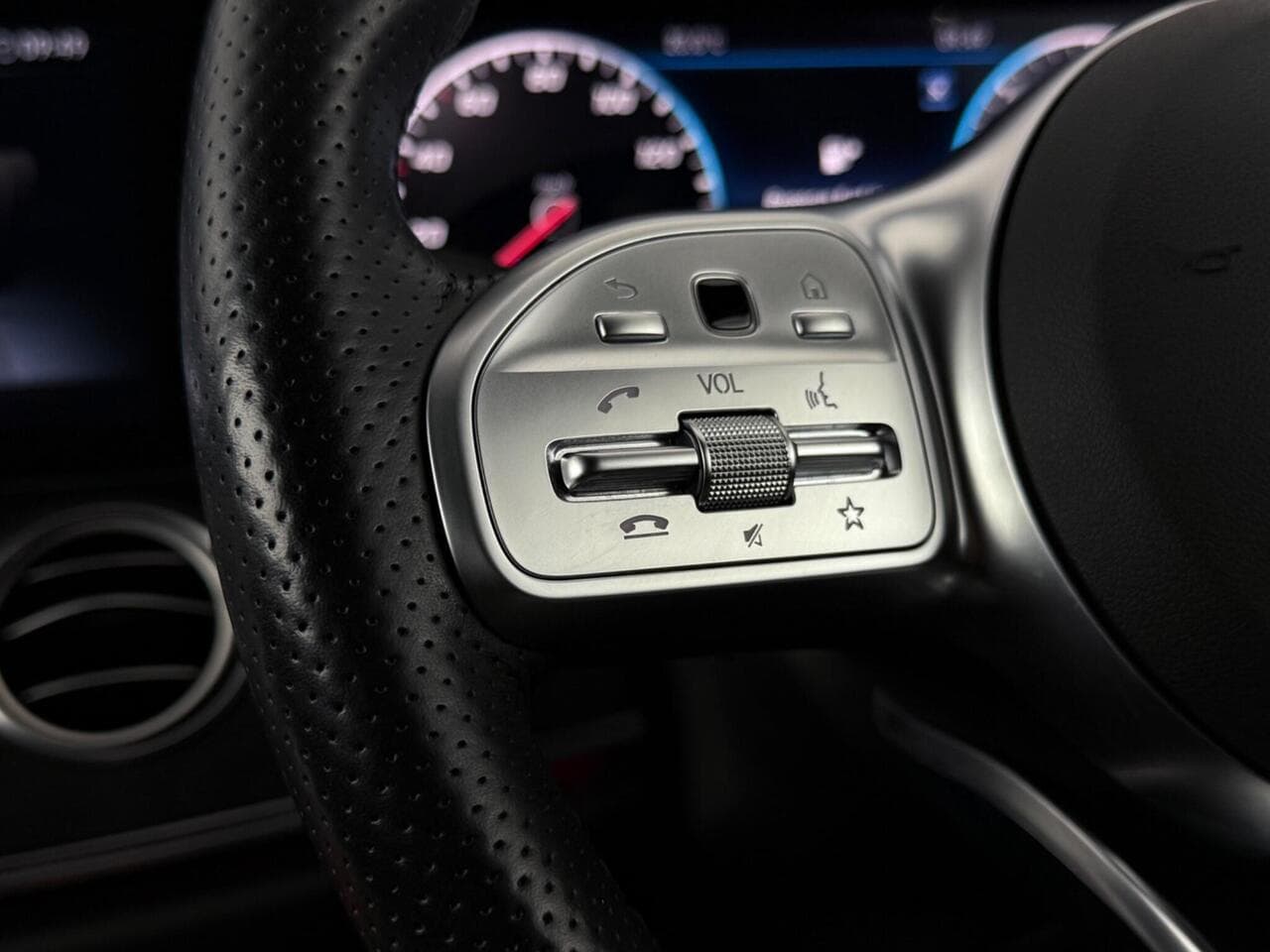 Mercedes-Benz E Class thumbnail Misc Controls