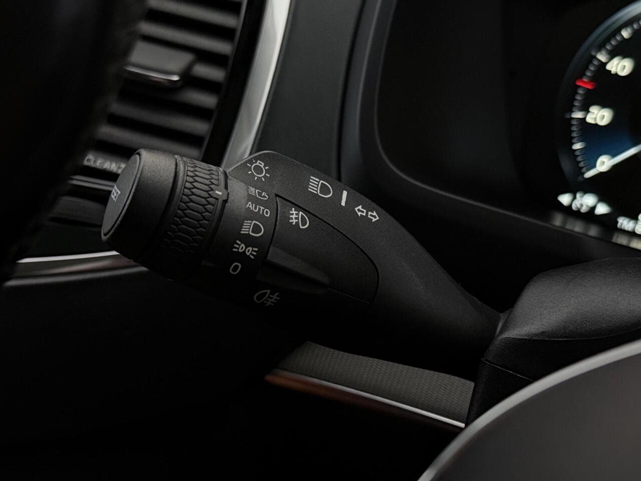 Volvo XC90 thumbnail Misc Controls