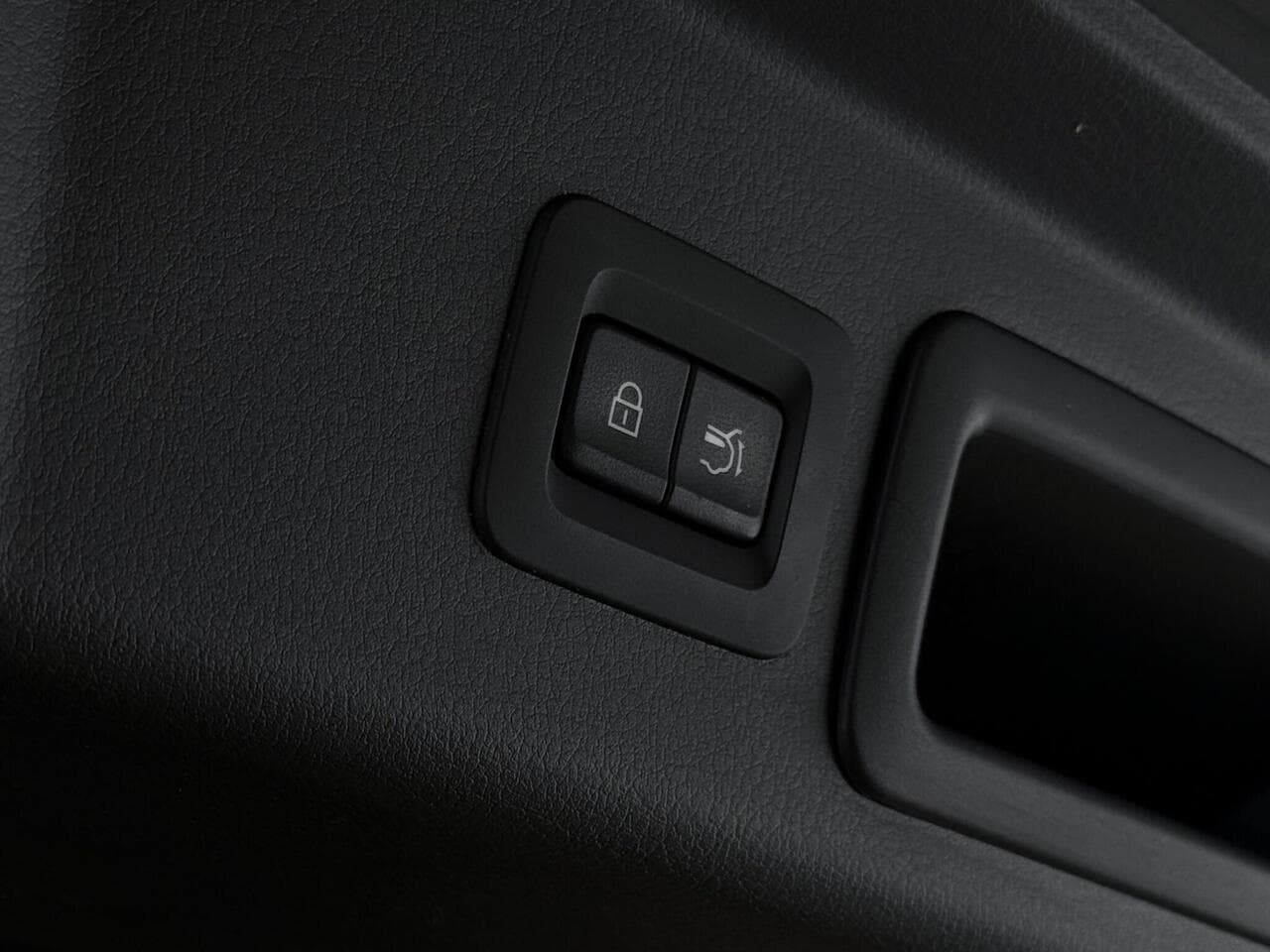Mazda CX-30 thumbnail Misc Controls