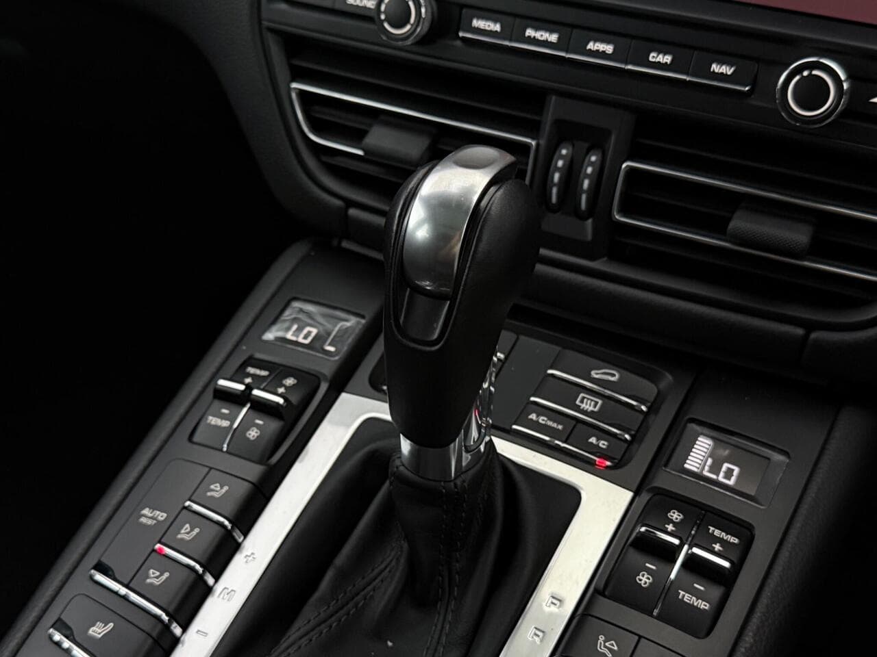 Porsche Macan thumbnail Interior Front