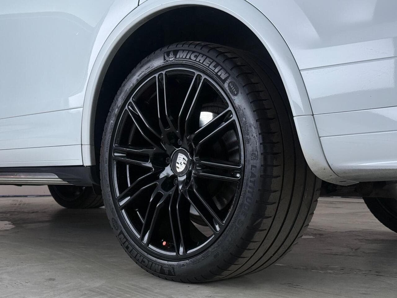 Porsche Cayenne thumbnail Wheel