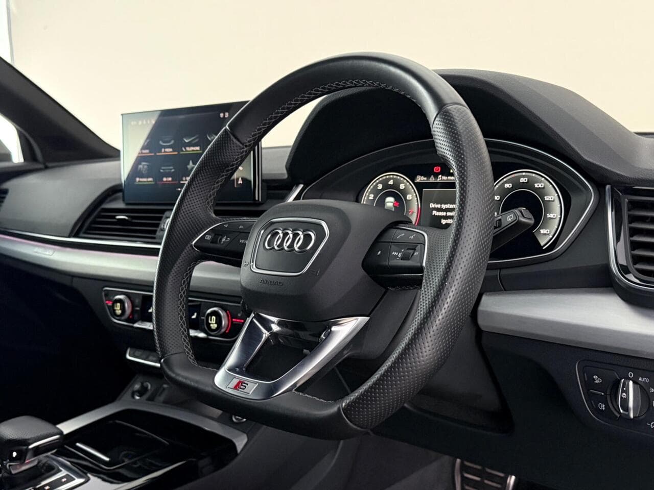 Audi Q5 thumbnail Steering Wheel