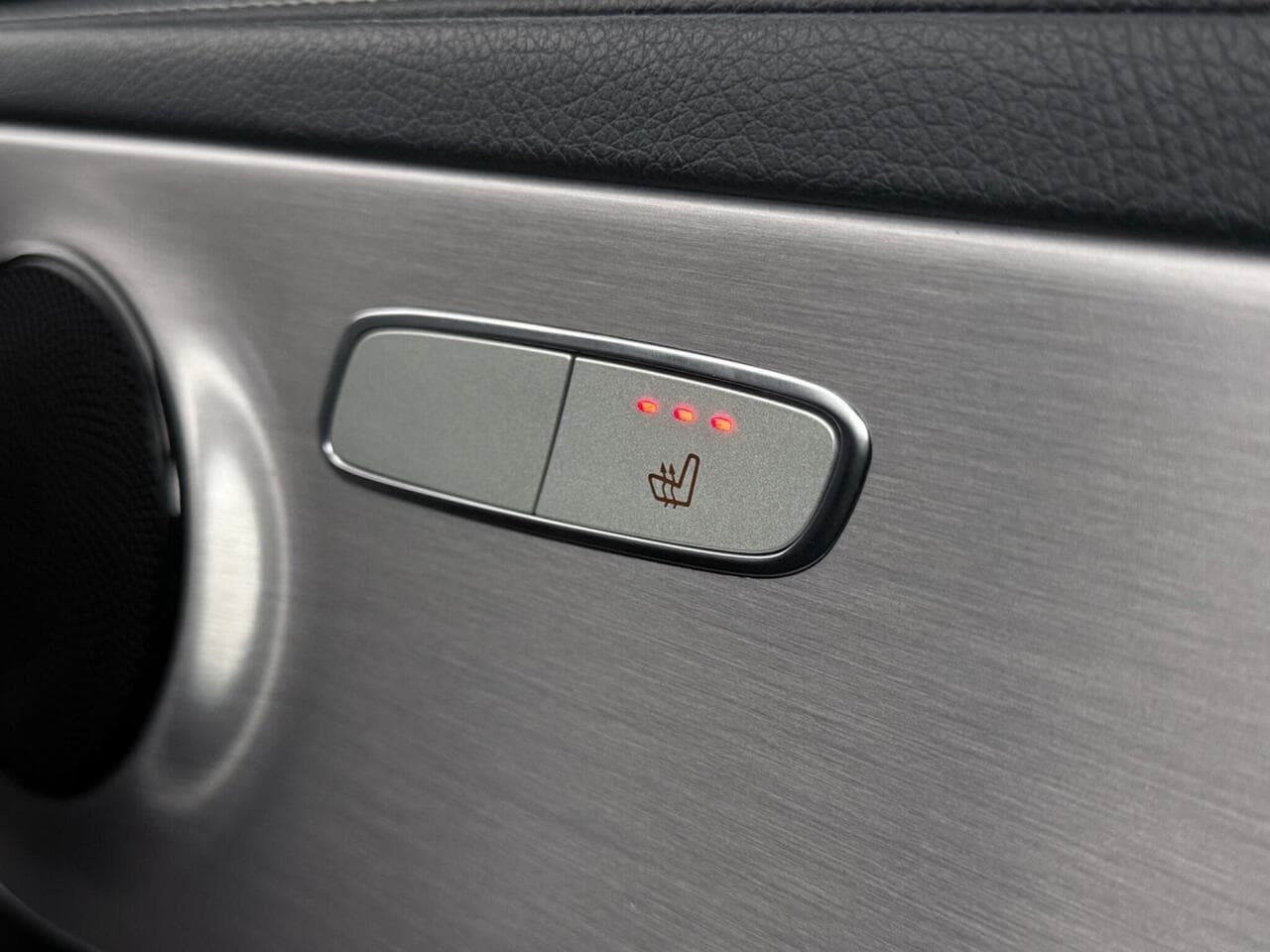 Mercedes-Benz C Class thumbnail Misc Controls