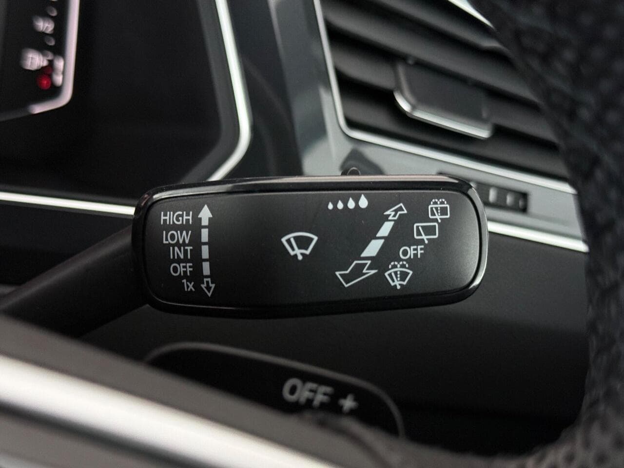 Volkswagen Tiguan thumbnail Misc Controls
