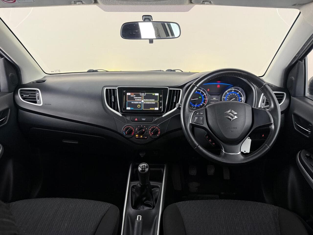 Suzuki Baleno thumbnail Interior Front