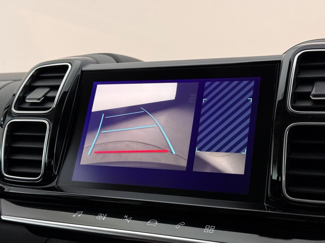 Citroen C5 Aircross thumbnail Infotainment System