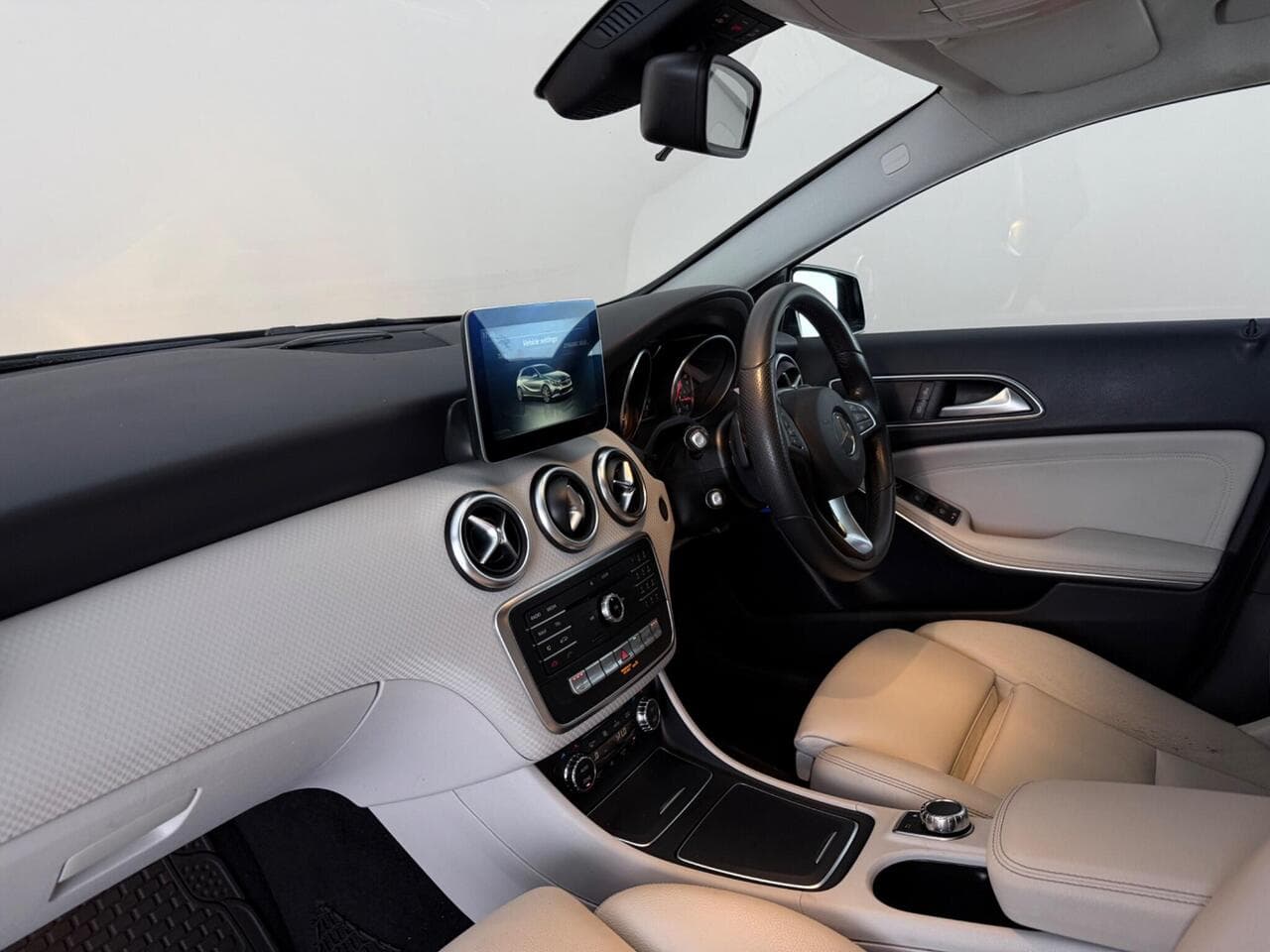 Mercedes-Benz A Class thumbnail Interior Front