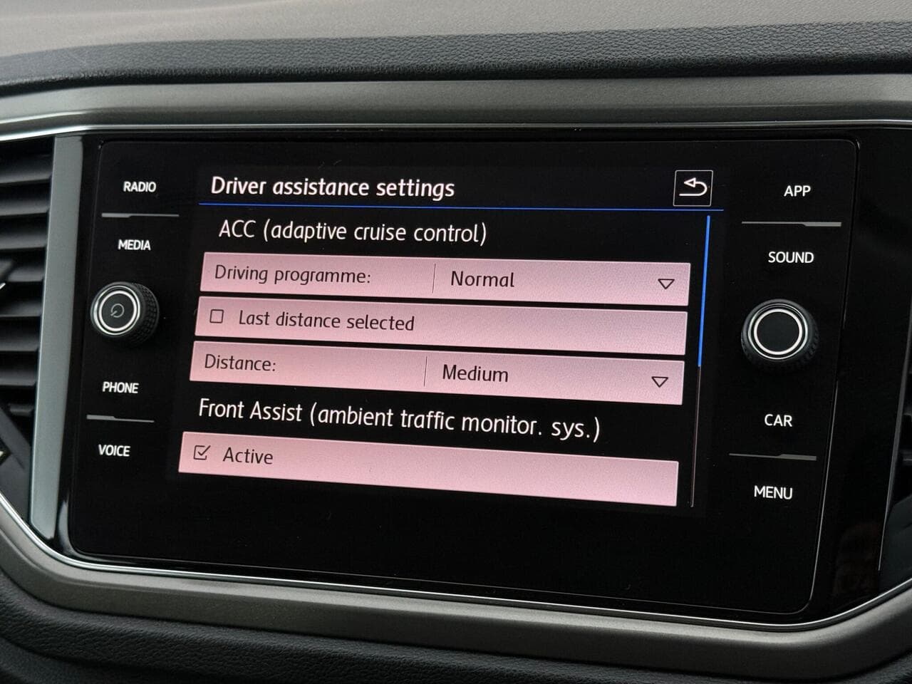 Volkswagen T-Roc thumbnail Infotainment System