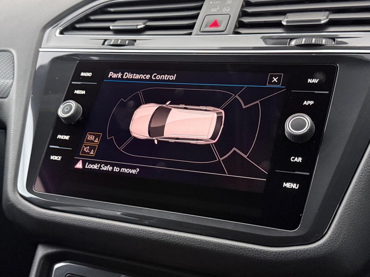 Volkswagen Tiguan Allspace thumbnail Infotainment System