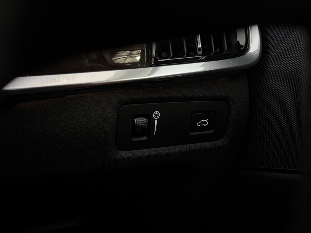 Volvo V90 thumbnail Misc Controls