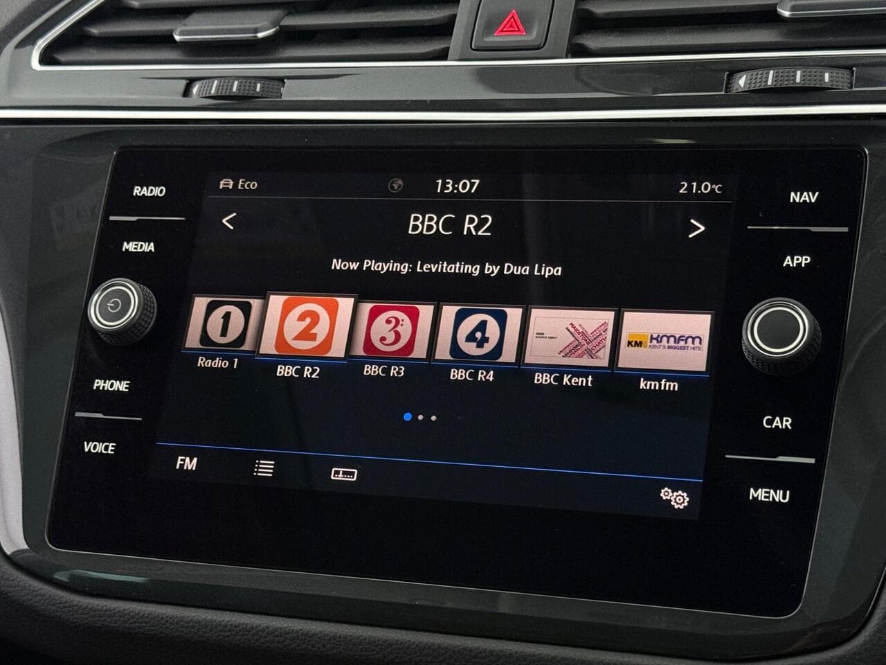 Volkswagen Tiguan thumbnail Infotainment System