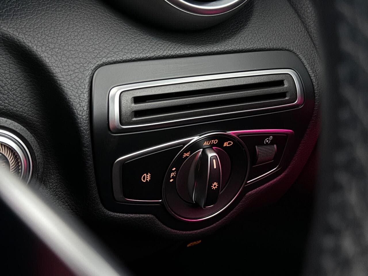 Mercedes-Benz C Class thumbnail Misc Controls