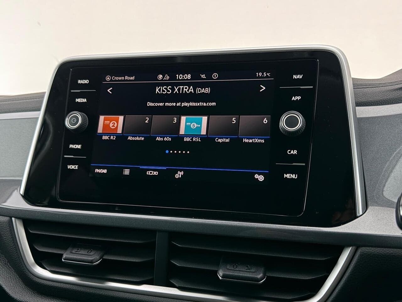 Volkswagen T-Roc thumbnail Infotainment System