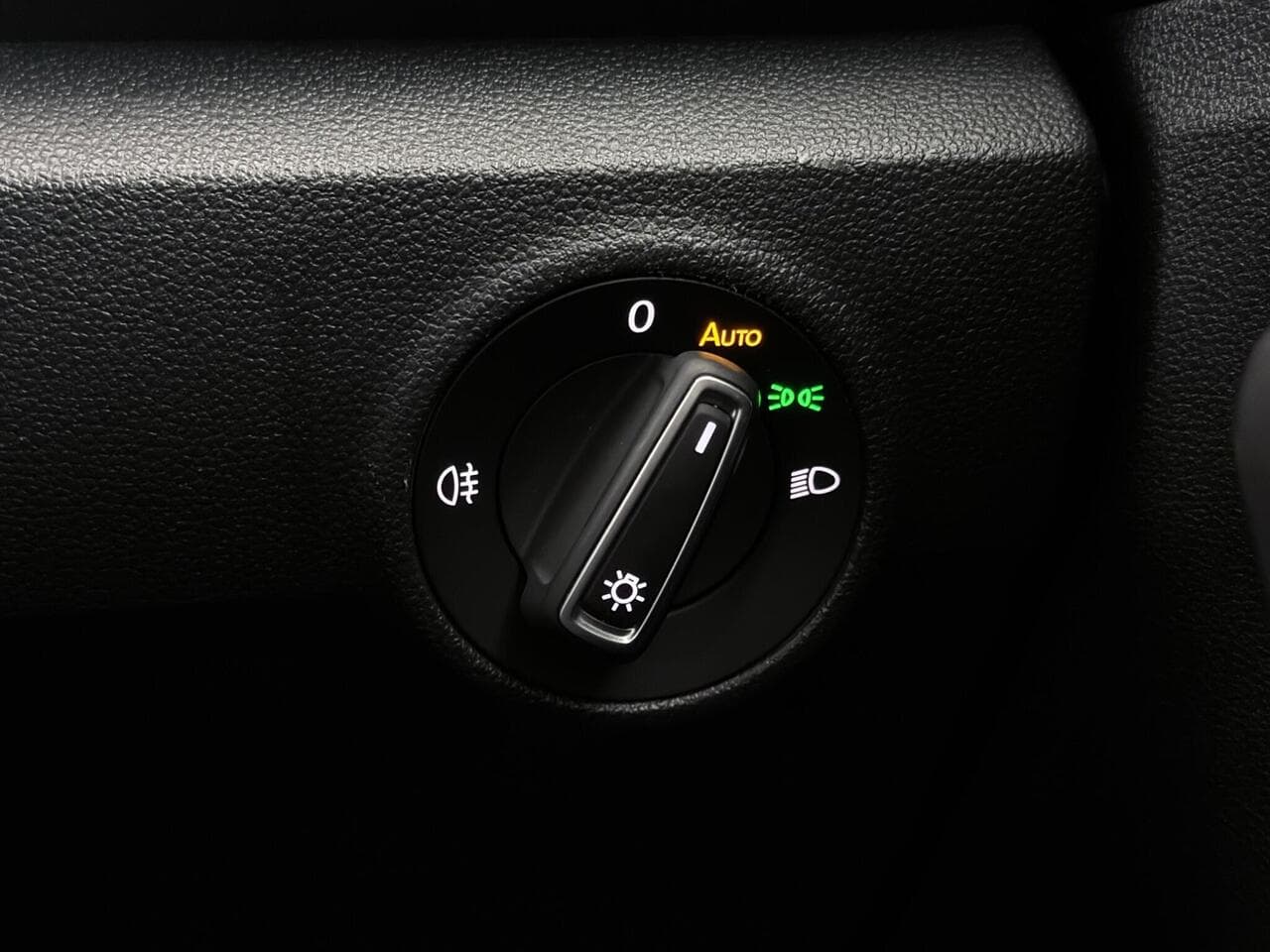 Volkswagen T-Roc thumbnail Misc Controls